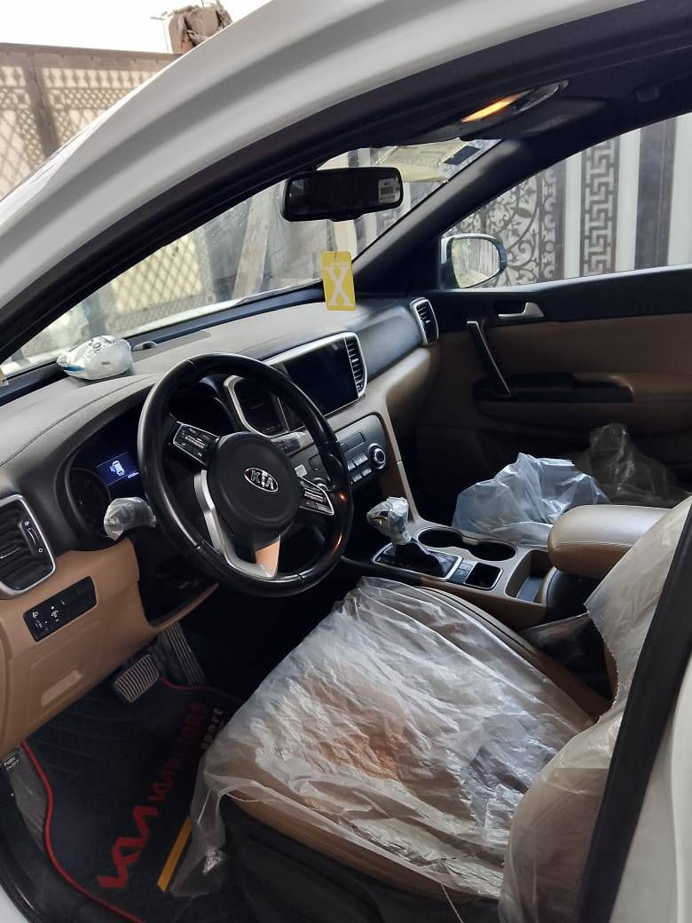 السلام وعليكم مكلف بل نشر سبورتج مديل 20 شركة الدوليه السياره مكفوله كفاله عامه ماشيه 60 الف السعر 205 هاذه رقم صاحبها  ***********
