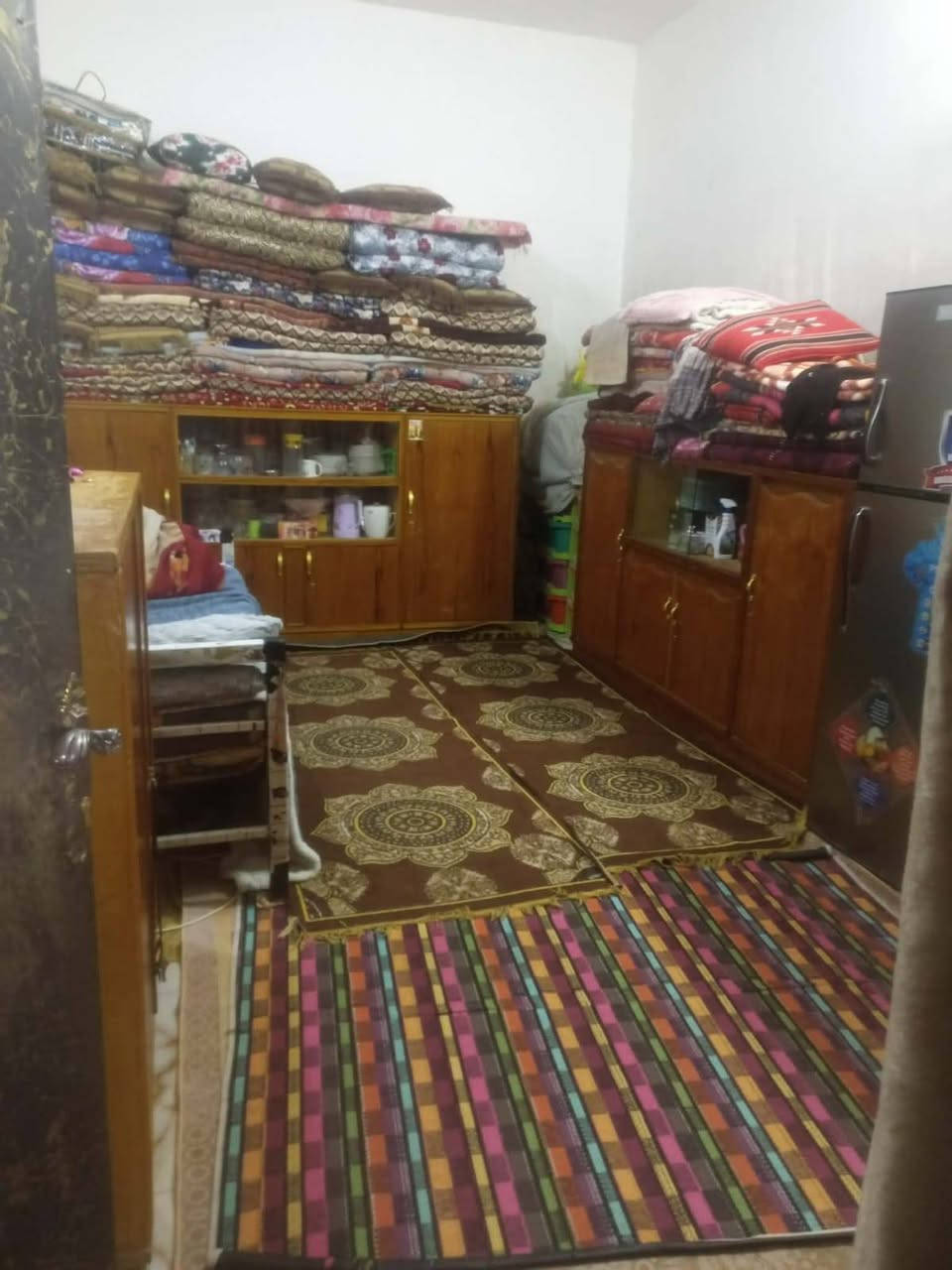 بيت اوقاف للبيع 200متر جلبيه خلف جامع شاكر هندس 3غرف وصاله وستقبال ومطبخ وصحيات خارجيه وداخليه للستفسار ***********
