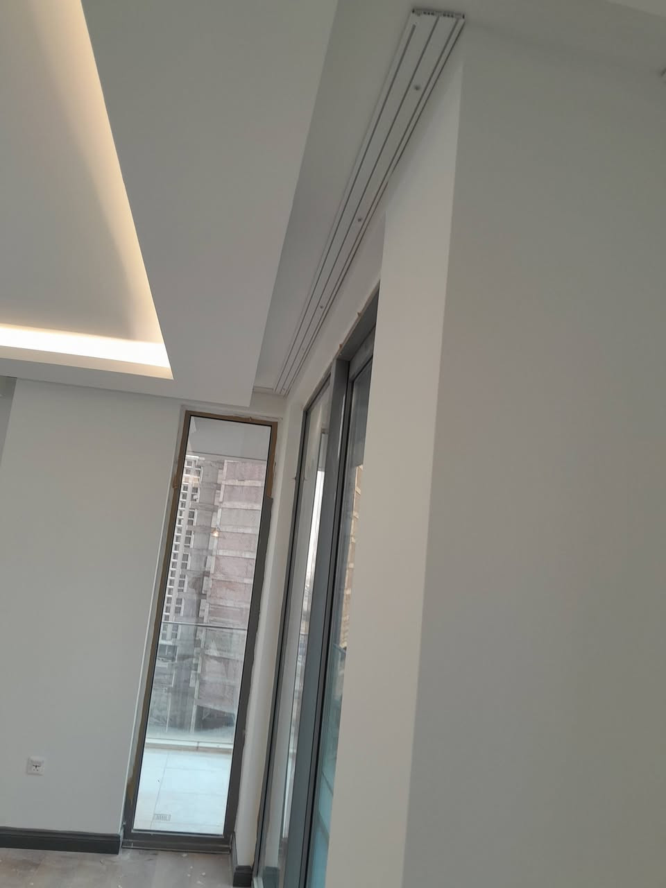 اسطة صبغ وطلس معجون ديكورات داخلية صبغ داخلي وخارجي عزل اسطح وحمامات وجدران خارجية ضمان لجودة المنتج والمواد أسعار مناسبة للجميع للتواصل ***********
