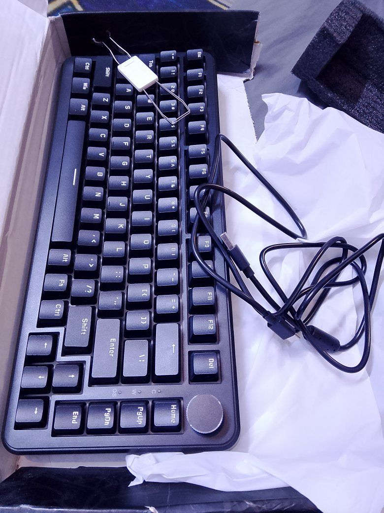 متوفر كيبورد بهذا الشكل جديد امازون 
خلي سعرك وبالعافيه


**إذا كنت صاحب هذا الإعلان وتريد حذفه لأي سبب، رجاءا أرسل رسالة إلى الدعم الفني**