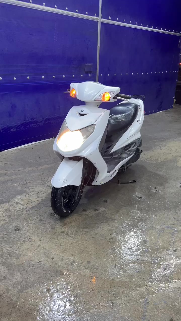 سلام عليكم سكنس فحل دراجة بلادية منزلها على ايدي رمبة مابيها اي نقص نقصها واقية صلانصة بس 
***********@
