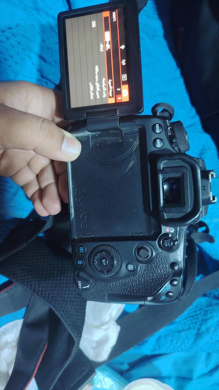 كانون 90d استخدام عائلي كلش نظيفه ملحقات عدسه ١٨ _135 شاحنه وجنطة واستاند مكاني نجف السعر مليون وخمسين الف
***********
