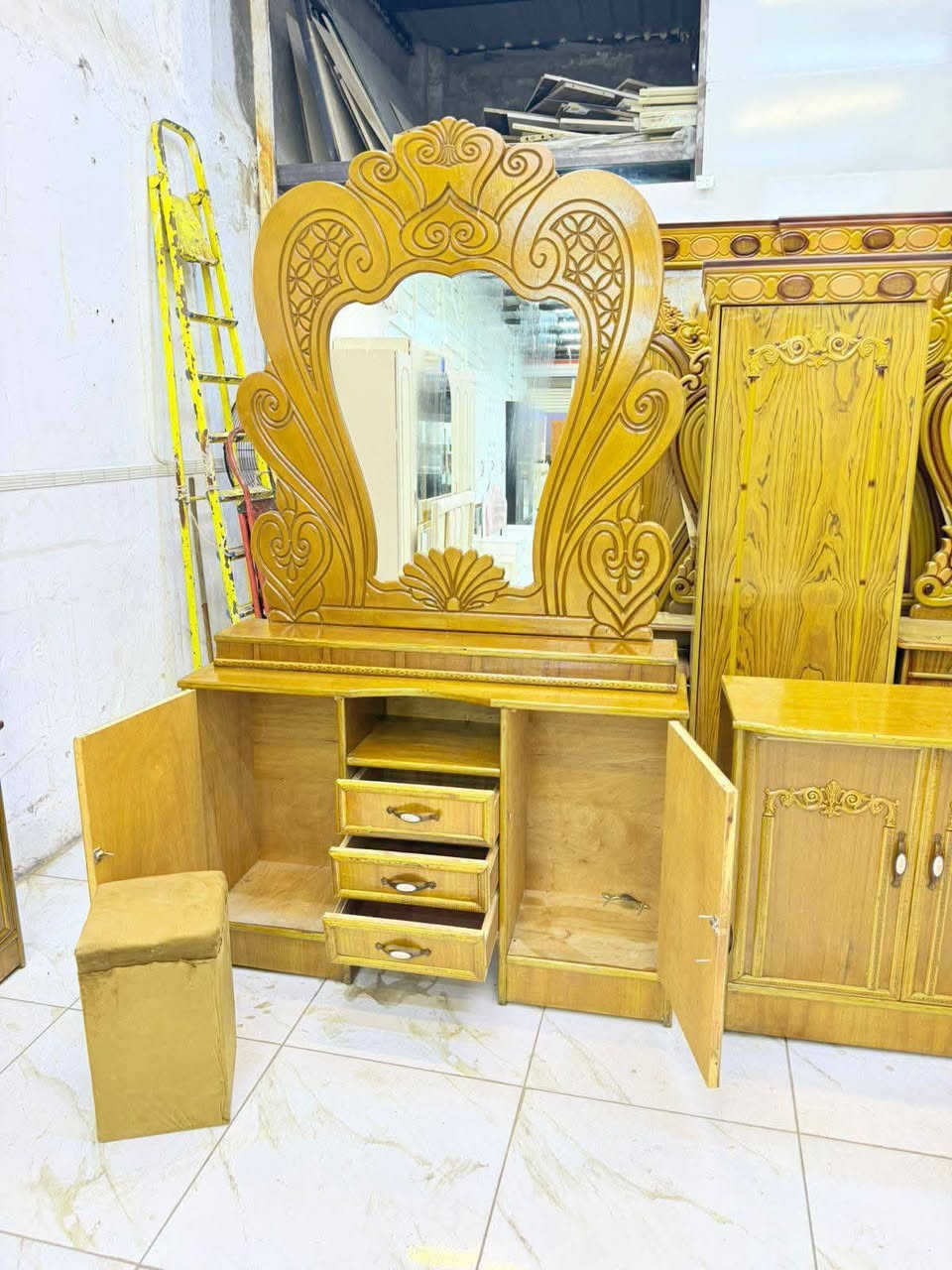 للــتواصل علـى الـواتـســاب ☎️***********غرفه عراقية مستخدامة 
نضافه 90%
صاج عراقي
 ام 6 ملحق عالي 
بيبان مقطعه 
شغل وسط توج زان 
ضهر جرجوبة 
هدية طابورية 
سعرها مليون /950
نقل والشد مجانا داخل بغداد
