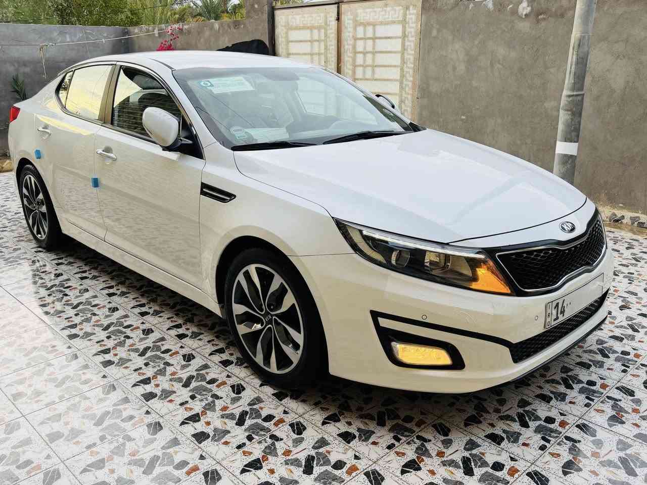 السلام عليكم ورحمة الله وبركاته.. 
كيا اوبتيما خليجي موديل 2014  شكل 15 على وضع الشركة فول مواصفات قمارة حديد كفاله عامه من الداخل والخارج ضربه صبغ تبديل فتح حتى الدعاميات مكفوله ( كتاب الفحص مرفق مع المنشور بتاريخ اليوم )محرك 2400 دوش ماشيه 180 استخدام شخصي على أيد وحده رقم بصره دولي سنويه مجدده لغاية 2030 مشروع وطني هزه جديده مواصفات السياره بصمة تشغيل بصمة أبواب جهتين شغاله ستيرن حرف D سبورت تبريد قطعتين جلد بلاد لد امامي خلفي بصمة جنطه ويل كب اصلي عدد 5 مرايات شفط ذكيه إشاره بالمرايه تحكم استيرن جهتين شغال مثبت سرعه شفتات نضام سبورت نضام ايكو حساس امامي خلفي شغال يدات نيكل من الداخل والخارج شاشه تاب كبيره كامرة بلاديه كتلوكات الشركة تبريد بيانو تدفئة شغاله  كير محرك حداديه تبريد كله عالبلاد فول كهربائيات تراي شكد ميعجبك حداديه شرط 100% سياره جديده جدا بمعنى الكلمه السعر 150 مكان السيارة الناصرية ***********
