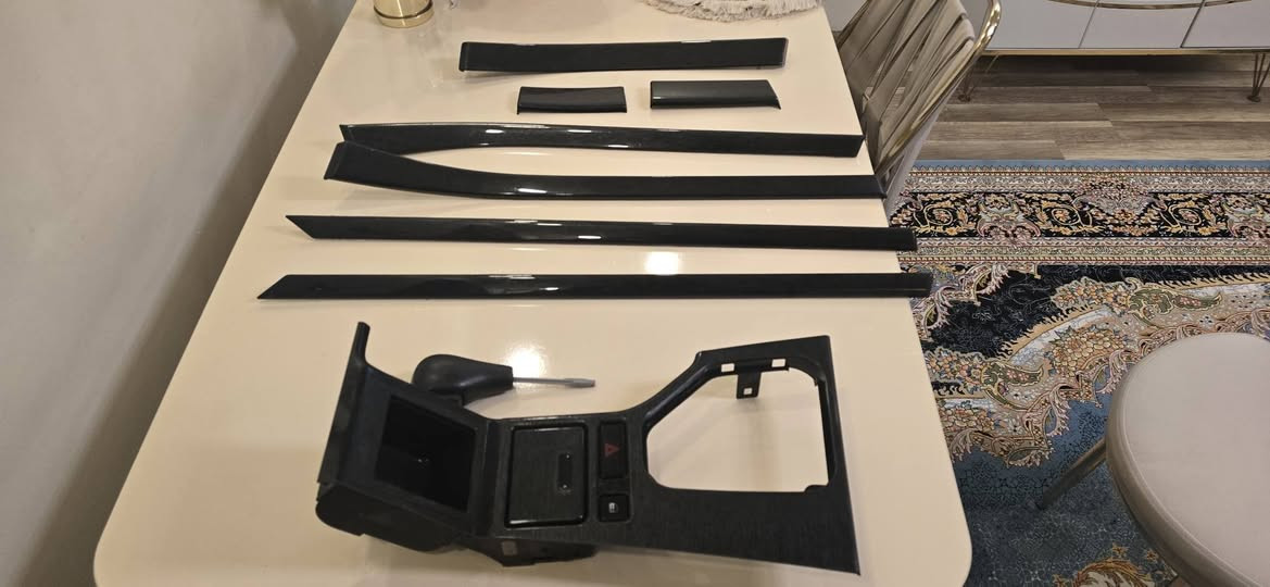 السلام العليكم 
تخم كامل ساجية
كلش نضيف 
٨٠ الف 
٩ قطعة بدون فتر و شخط
مكاني اربيل 
***********
واتس اب
