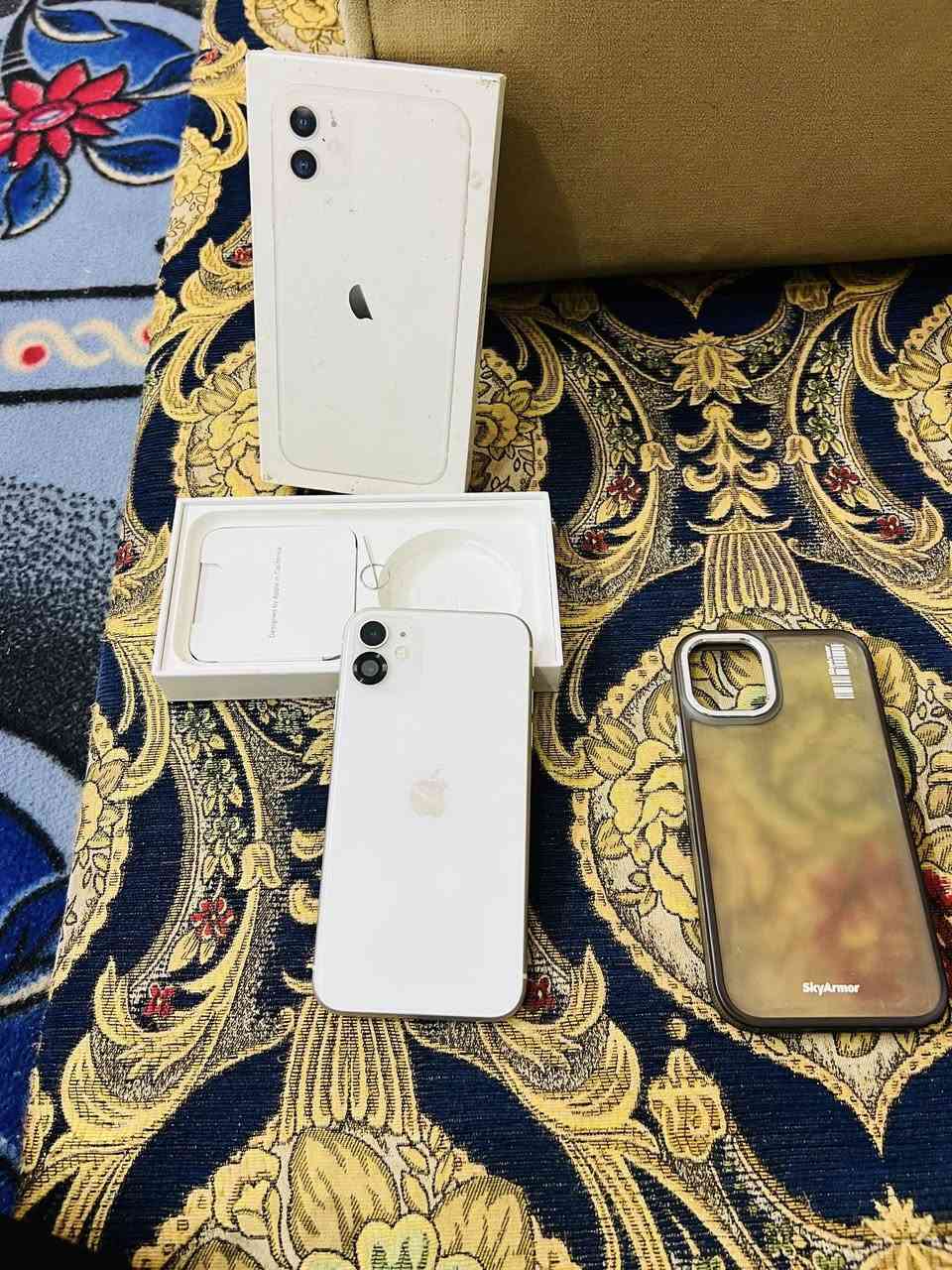 السلام عليكم ؛ آيفون 11 العادي ..ذاكره 128  بطاريه 74 … جهاز كفاله عامه إني خذته محلات  .. ولحد هسا ما داخل تصليح ولا مفتوح ملحقاته بس كارتون ويا .. *********** مكاني ناصريه مركز
