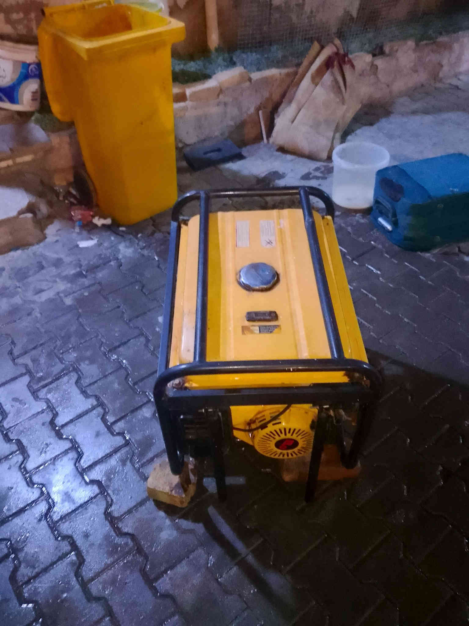 سلام عليكم مولد بانزين 21انبير مستخدمة 15يوم فقط طلعتهة من شركة شغلتهة 15يوم ونوب ضميتهة ماناقصهة اي شي بجيس بعدهي عنواني البصرة القديمة رقمي***********ماخذهة ب800الف ابيع ب500وبيهة مجال لعيونكم
