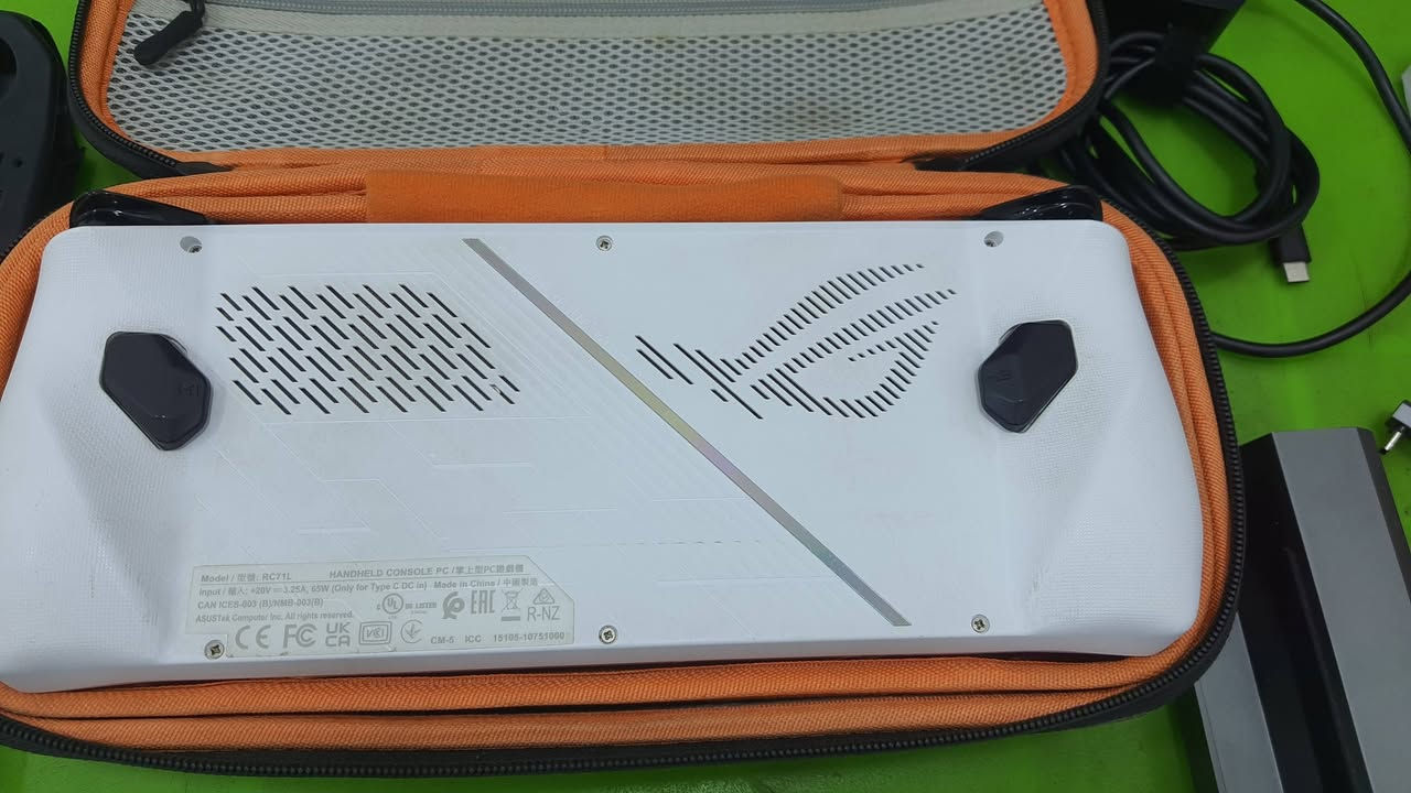 سلام عليكم
اسوس روج السعر 700 وبي مجال 

ذاكره 1تيرا مو 500

شاشته 144 هيرتز 

المعالج اكستريم اعله فئه 

ملحقاته 

جنطه 

كفر جلاتين + لاسق حمايه

شاحنه الاصليه 

وتحويله شاشه اصليه موجوده بالصور

السعر 700 وبي مجال اتصال على الرقم او تساب موجود توصيل كل المحافظات 

***********
