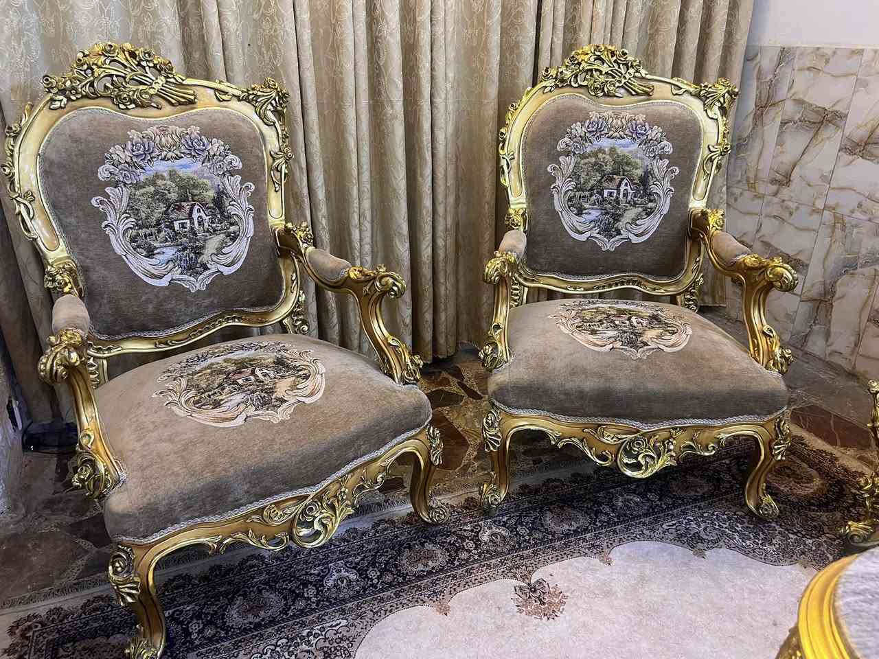 تخم مصري خشب زان عشر مقاعد وطبلات ثنين مرمر نظيف جداً السعر ٩٠٠ قفل مكانه المنصور ***********
