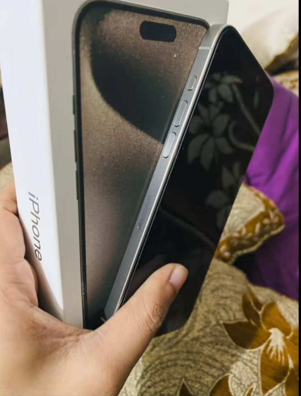 إيفون ١٥ برو ماكس ذاكره ١ تيره بطاريه ٨٨ عدد دورات الشحن ٧٦٨ قابل لزيادة دبل سيم + شريه الكترونيه السعر مليون و ١٠٠ وبي مجال ***********
