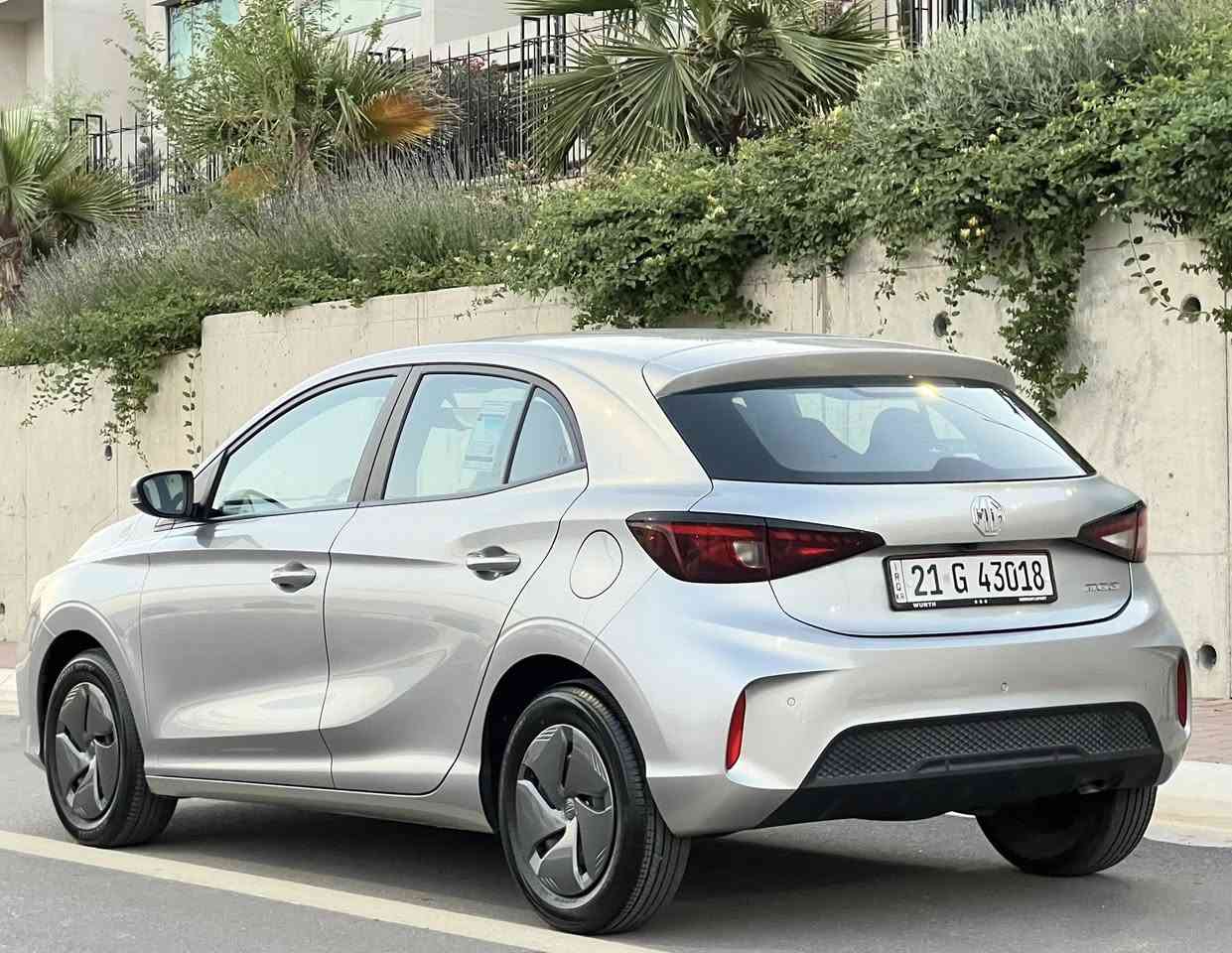 MG 3 2025
بێ بۆیاخ بێ سارد 
بێ شوخت  بێ چاڵ
تەنانەت دەعامیشی شوختی نییە
١٥ هەزار ڕۆشتووە
زەمانی شەریکە
ڕەسمی سۆنەرەکەم داناوە

***********
