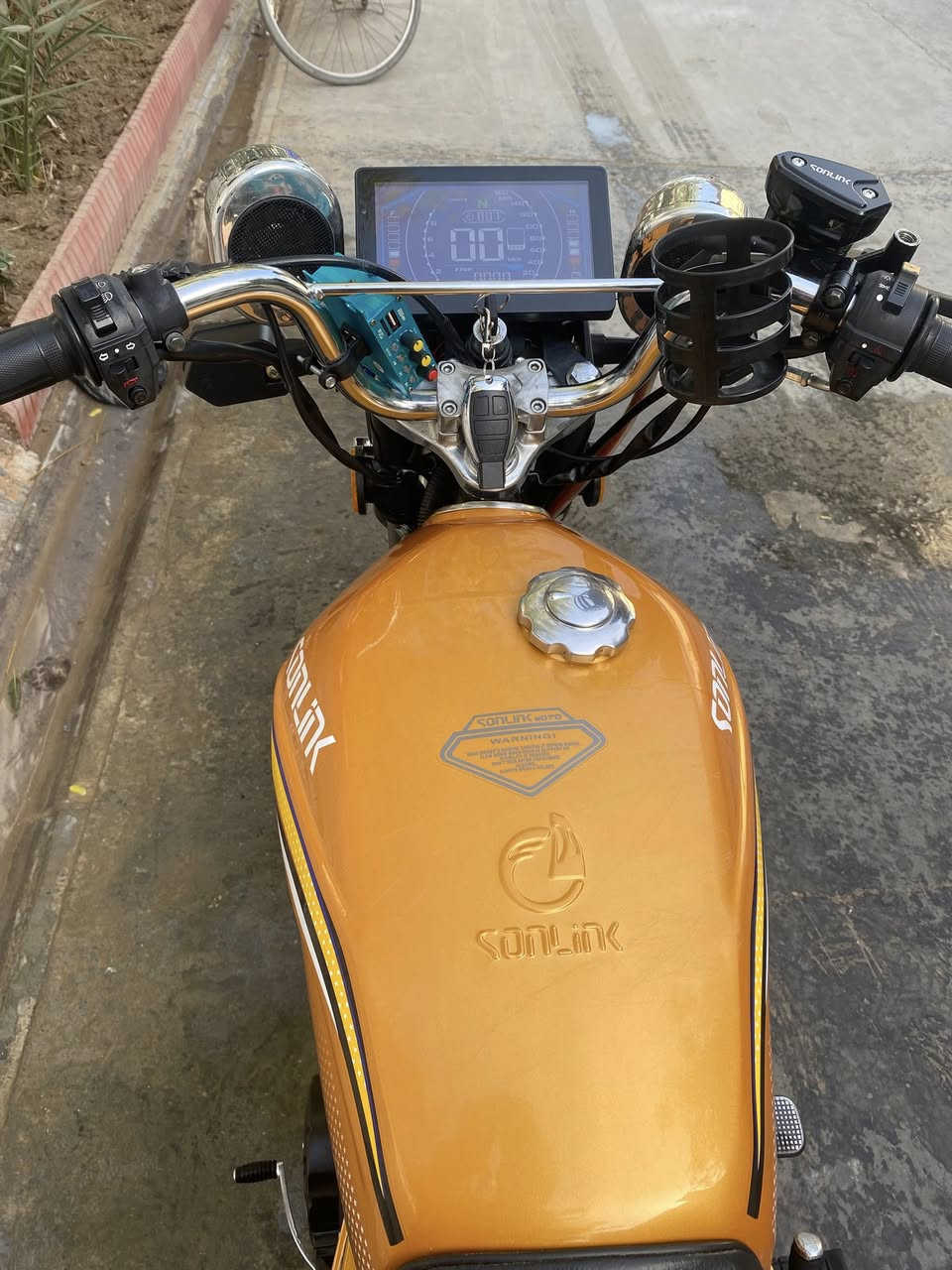 يالله
سلام عليكم دراجة سيفان موديل ٢٥ سولنك اصلي مكينة ٢٠٠
الدراجة كفالة من كلشي السعر خاص او اتصل *********** ديالى بعقوبة
