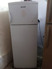 ثلاجات • نضيفات • تجمدن