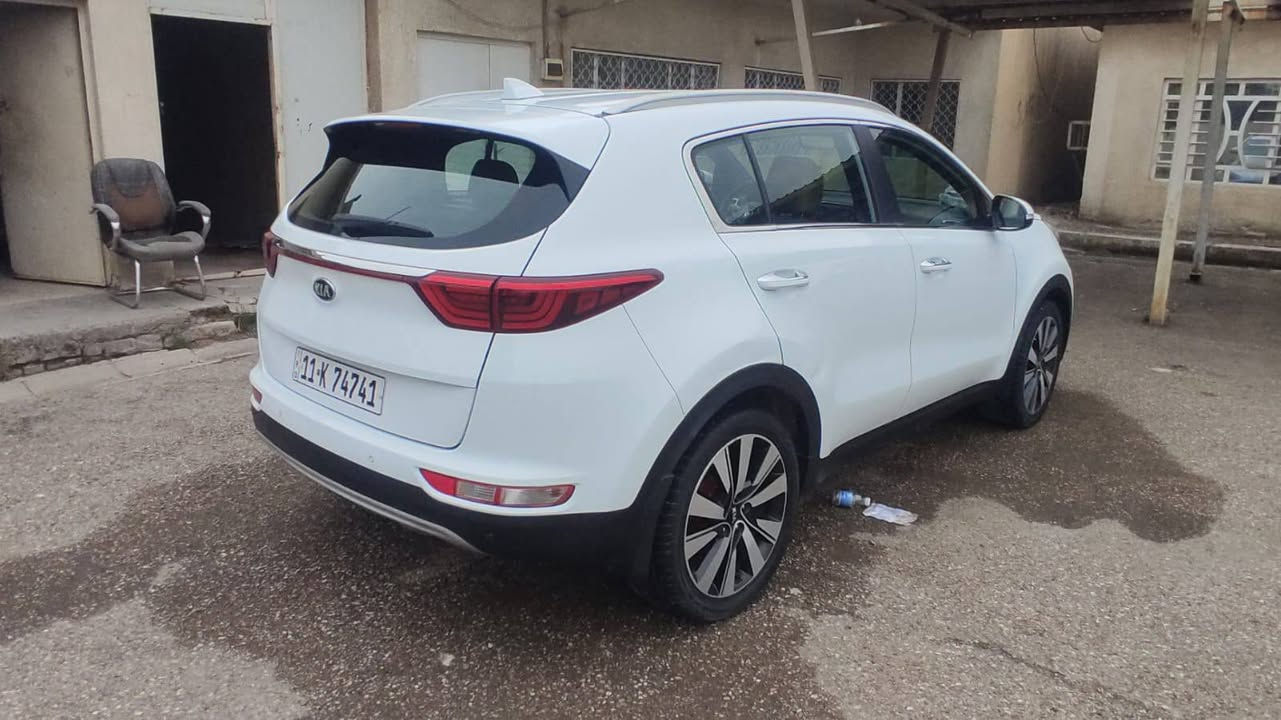 السلام عليكم سبورتج 2016 مثل ما وضحت مقطع الفيديو باسمي سياره ماشيه 121,000 سعر 158 ***********
