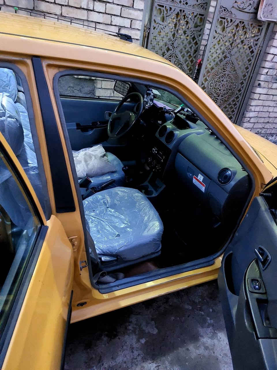 سايبا موديل 2013 رقم بغداد
 مصفره هيئه وغرامه وسياره بأسمي تحويل ثاني يوم 
تخم تاير جديد 
صدر امامي خلفي جديد 
كفالة عامة من الشواصي 
سياره بيهه بارد على كد شبر بالجاملغ الامامي مال السايق
وطخه بالباب وره السايق فقط 
مكينه هسه صار بيهه خيط تبخير مكفوله من تنقص 
سياره خير من الله سياره احلى من الصور 
سعرهه 33 وبيهه مجال حك الجيه 
مكاني بغداد الشعب 

***********
