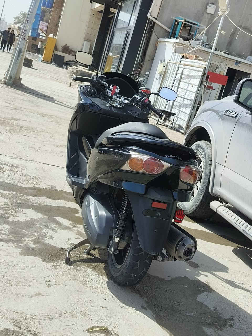 سلام عليكم  فورزه 010  دراجه محرك  مفتوح  خير من الله   شوي كفراتها يرادلها ترتيب   سعر مليون100 

 متواجده  في بغداد رقم هاتف***********
