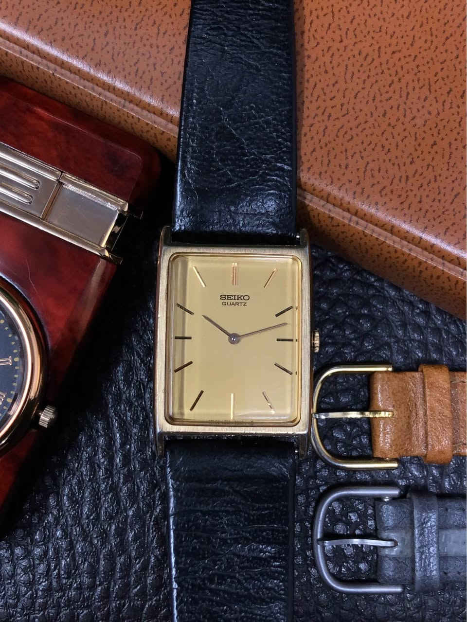 الماركة : SEIKO - Tank
الماكنة : كوارتز - ياباني 🇯🇵
المميزات : قطعة تانك الأبعاد 25*35 ، حزام مستبدل ￼apollo ، حجرين داخل الماكنة 
السعر : ( 60 ) الف فقط 

للحجز على الخاص 📥 البصرة, العراق


**إذا كنت صاحب هذا الإعلان وتريد حذفه لأي سبب، رجاءا أرسل رسالة إلى الدعم الفني**