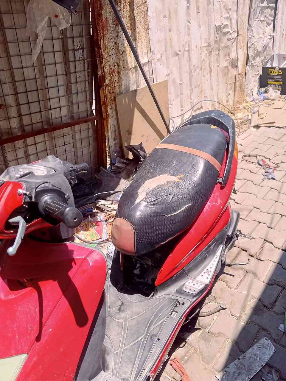 السلام عليكم ورحمة الله وبركاتة عندي دراجه سكنس نثيه ١٤٠دراجه كامله مكمله شغاله بيها دخان اول ما تشتغل طلع دخان او بعدين تكطع دخان ***********الي يريد يراسلني خاص الدراجه كلش حلوه هيه او بيها دخان بيها شلعه مفوله الي يريد يراسلني خاص مكان بغداد الكريعات
