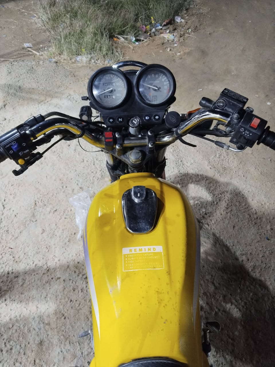 السلام عليكم
دراجه دايون موديل 2023 طالعه بال 2023 شهر السادس 
دراجه لون ليموني اصفر دراجه اوراق كامله بس بدون رقم يعني ما مرقمها دراجه نظيفه محرك كفاله عامه ما مفتوح غير بس كلجات مبدل فقط بها ضربه حادث بسيطه بالسكان 
الدراجه اوراق رسميه سعر الدراجه مليون و250 وبيها مجال للطيبين والشرايه 
مكان الدراجه العنوان 
كربلاء المقدسه الابراهيميه منطقه الدخانيه 
رقم الهاتف او مراسله الصفحه
*********** 
موجود واتساب
