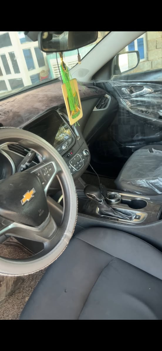 ماليبو 2021فول مواصفات ماعدا الفتحه السياره بيها غطعتين فقط جاملغ وبنيد وراد أمريكي تحويل ثاني يوم سعرها 130وبيها مجال للشراي مكان السياره الكرمه الانبار التصال ‭0783 808 1847‬
