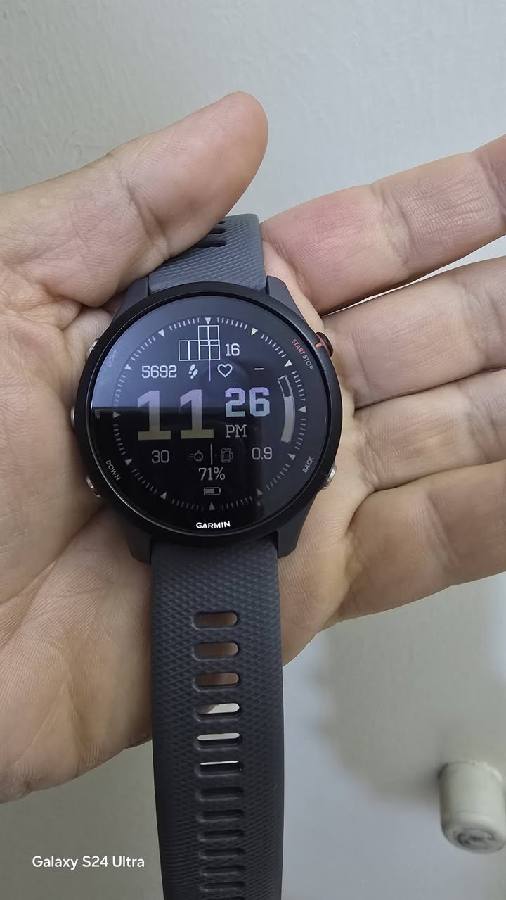 ساعه كارمن فورنر255مع كيبل شحن نظافة كماموضح بحال جديد مع علبة استفسار واتس وخاص ***********
