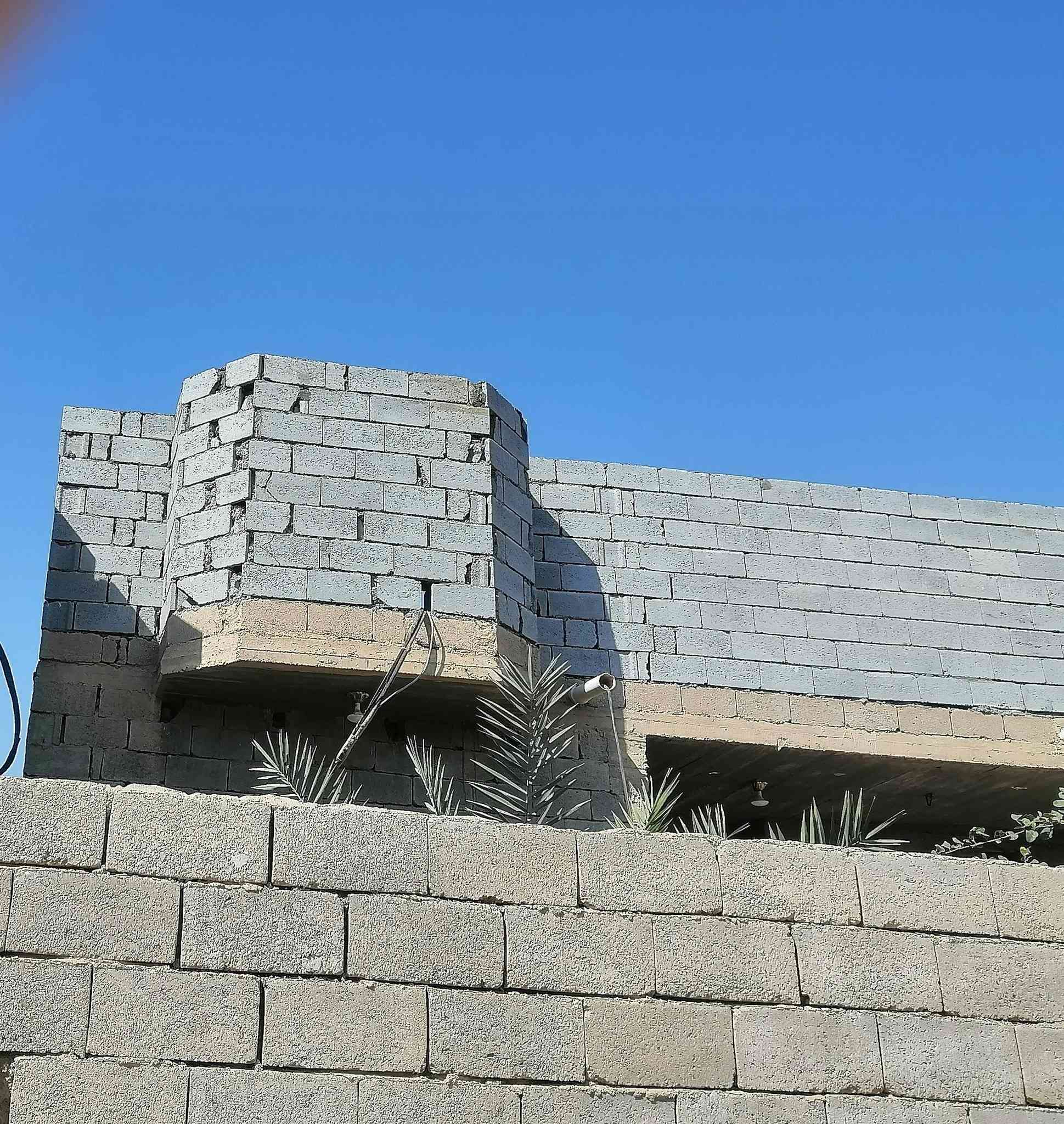 سلام عليكم خلفة بناء بلوك فرمستون متفرق حاليآ مكاني الجزيره تصال على هاذه رقم ***********
