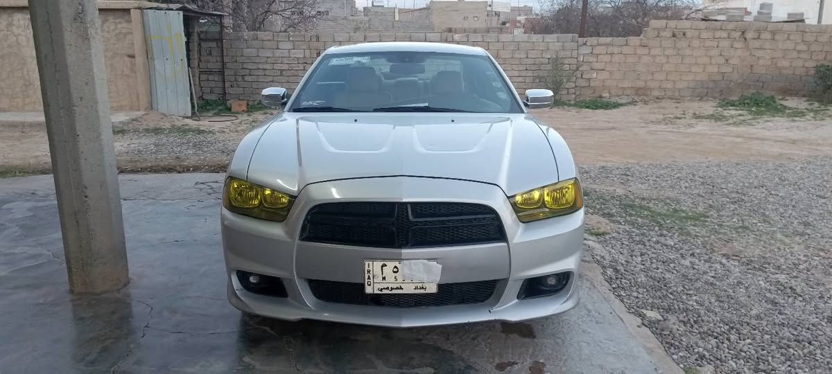 السلام عليكم جارجر للبيع موديل 2012 سياره جاهزه مكينه واكسن جديد السياره كير طياره كير سبورت وشفتات بل ستيرن سياره رقم بغداد تحويل ثاني يوم سنويتها 2028  ويل طخم تاير جديد سياره صدر امامي خلفي جديد  بيها قطعتين صبق بدون حادث  وبدون دواخل / السعر 155  مكاني صلاح الدين الشرقاط / ***********
