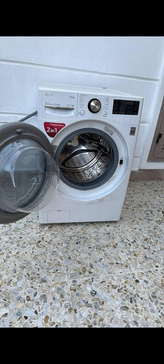 🔵 للبيع غسالة + نشافة LG أصلية 15 كيلو – فول  مواصفات

موديل: حديث اخر اصادر 
📦 السعة: 15 كغم غسيل

📅 الاستعمال: ٦ أشهر 
✅ الحالة: ممتازة جداً
✅ مابيها أي عطل
✅ استعمال بيت ونظيف
🌟 المواصفات المميزة:
🤖 AI (ذكاء اصطناعي):
الغسالة تعرف وزن ونوع الملابس وتختار أفضل برنامج تلقائياً حتى تنظف أكثر وتحافظ على الملابس
🔥 Steam (بخار):
تنظيف بالبخار يقتل الجراثيم ويزيل الروائح ويخلي الملابس أنعم ويقلل التجاعيد
📱 Wi-Fi:
تگدر تربطها بالموبايل وتتحكم بيها وتشوف وقت انتهاء الغسيل
⚡ توفير بالكهرباء والماء
🔇 
👕 مناسبة للبطانيات والملابس الثقيلة


**إذا كنت صاحب هذا الإعلان وتريد حذفه لأي سبب، رجاءا أرسل رسالة إلى الدعم الفني**
