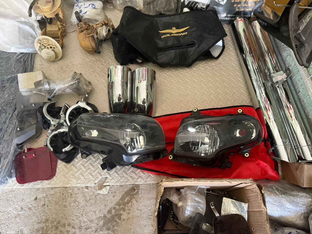 يوجد لدينا تايرت  جولد وينج واكسسوارات الاتصال على هذا الرقم ***********
