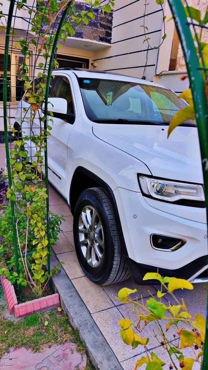 السلام عليكم 
جيب خليجيه 2014
السياره بيها صبغ قليل بحافه البنيد 
مواصفات السياره لمتد /جكات /بانوراما /كشن ذاكره /صندوق كهرباء /زراك لايت /
كشنات تدفأه /كشن كهرباء /ستيرن تدفأه/
السياره باسمي  رقم وهزه جديده 
السعر 230$
العنوان بغداد/حي الاطباء 
الهاتف ***********
