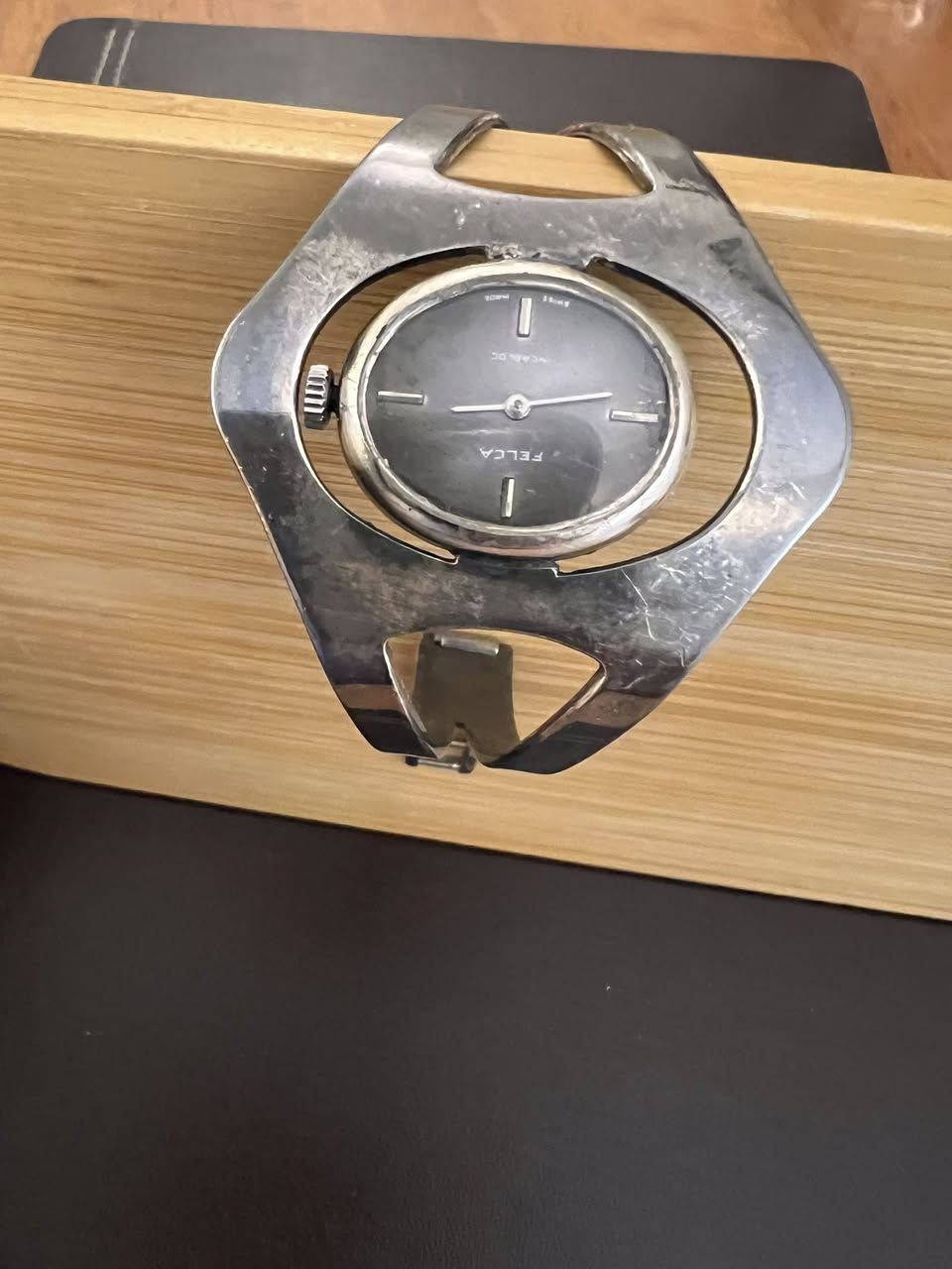 ساعة سويسرية فضة عالية انتيكا  تشتغل نصب تكويك


**إذا كنت صاحب هذا الإعلان وتريد حذفه لأي سبب، رجاءا أرسل رسالة إلى الدعم الفني**