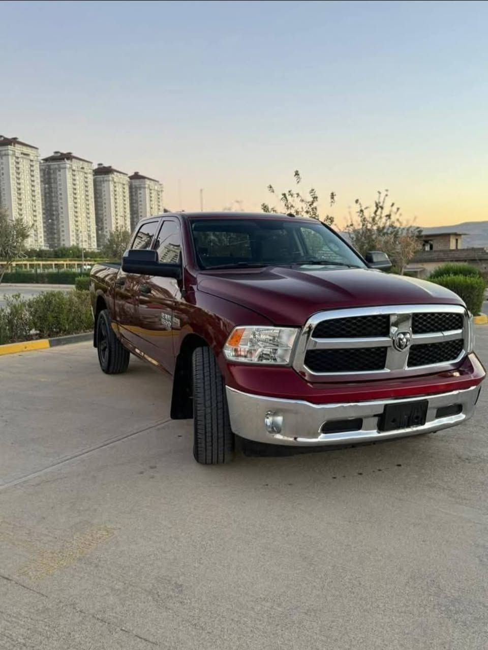 السلام عليكم
رام 2023 كلاسك 
باب طويل بدي قصير المرغوب 
محرك ٨ سلندر 5700  وفور ويل درايف 
4x4
السيارة بدون ايرباك وبدون دواخل  جميع الايرباكات سليمة
حادثها خارجي
تبديل ٣ قطع بلادي 
بجم كبس وشاصي مكفول وبدون دواخل السيارة
السيارة دخول جديد
مرقم سليمانية وكاملة مكملة
تحويل وكاله حاضر 
السعر  24,000 وبيها مجال 
للاستفسار اكثر 
*********** واتس اب
مكان السيارة في بغداد بغداد, العراق
