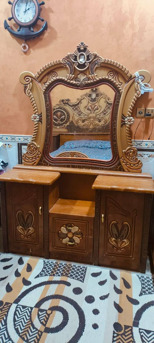 السلام عليكم غرفة نوم للبيع سعره 850 وبيه مجال للشراي مكلف بالنشر ***********
