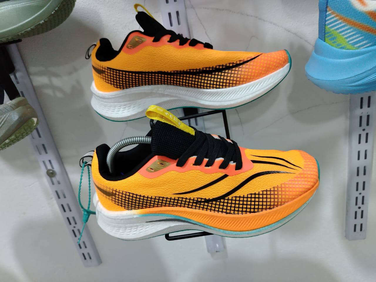 احذيه اوربيه 10 الف دينار موقع حي الكرار 
قرب مول ابو نور  مجاور اسواق ناضم
 وعندي ولادي على 5 الف دينار 
خطاب بشير ***********
***********
الوقت من 8صباحا ل1مسائا
