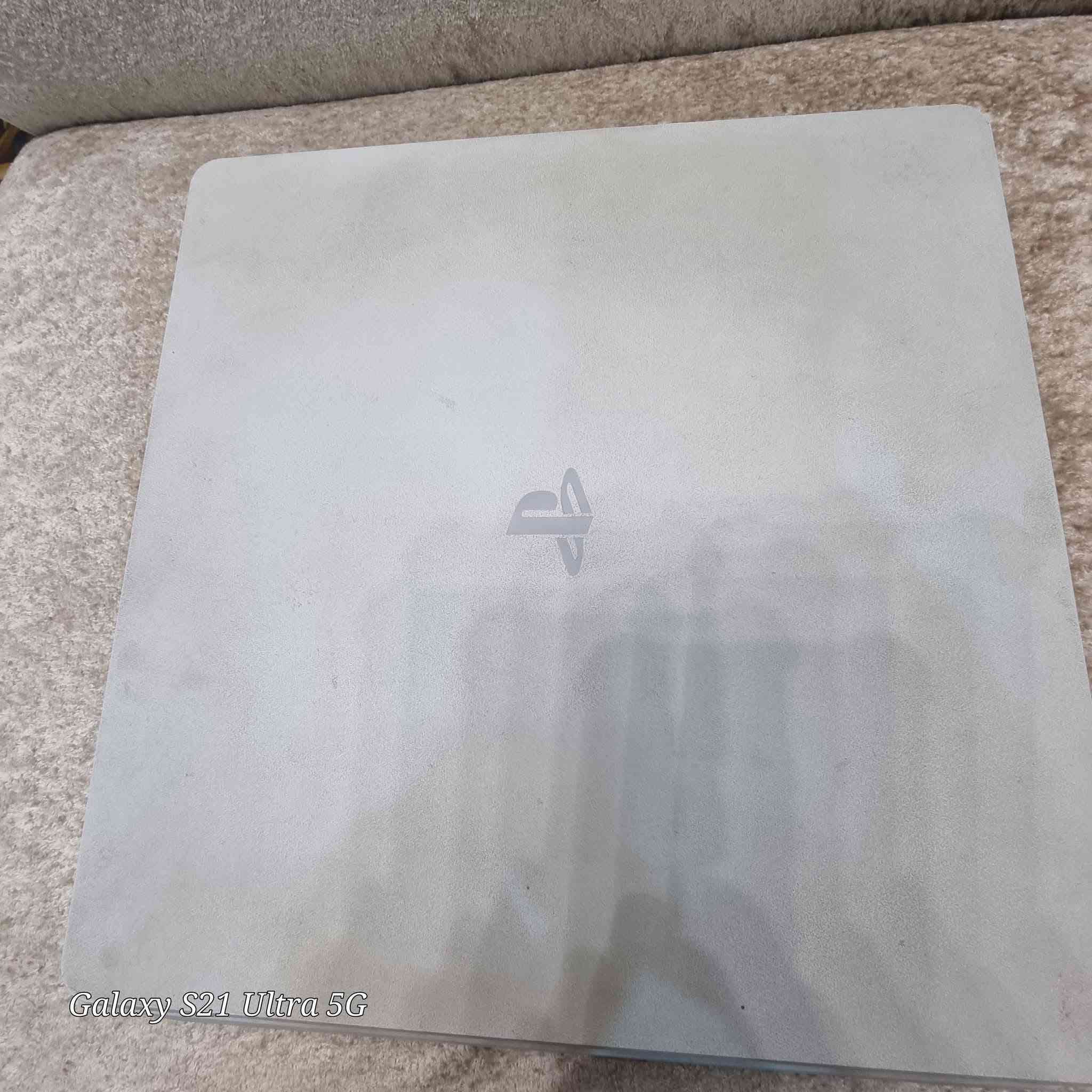 PS4 جهاز نضيف ما مفتوح اونلاين  كلشي شغال بيه ويا يدات ٢ اصلي ويا قرص IT TAKES TOW 

 ويا حساب العاب حساب TOMB RAIDER DEFINITIVE EBITION
ويا ثيم مرتب
THE CROW 2 

NEED FOR SPEED 
 تواصل ***********

و متوفر على ماسنجر مكاني نجف حي الهنديه
يابه جهاز نضيف و تعال افحص وخذ لا مفتوح ولا اي شي جديد سعره بس ٢٥٠ وبي مجال
