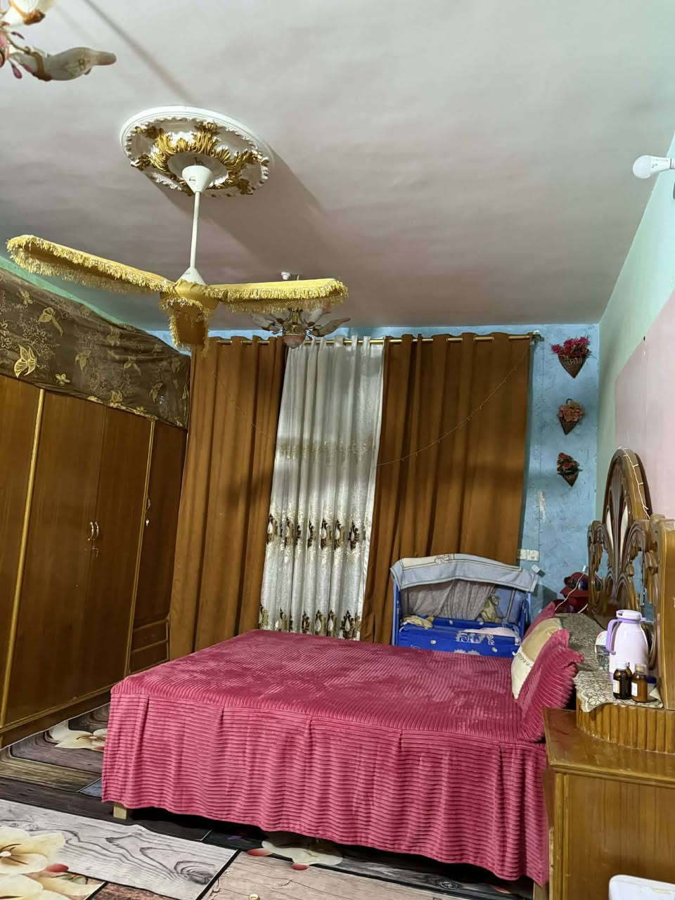 دار للبيع مساحته 400 يحتوي ع استقبال وهول وغرفتين ومطبخ حار وبارد وصحيات دخليه وخارجيه سند ل 25 ويحتوي ع محل وشارعه تبليط
المكان حله كريطعه مقابل سيطره الوزير
الاستفسار ***********
