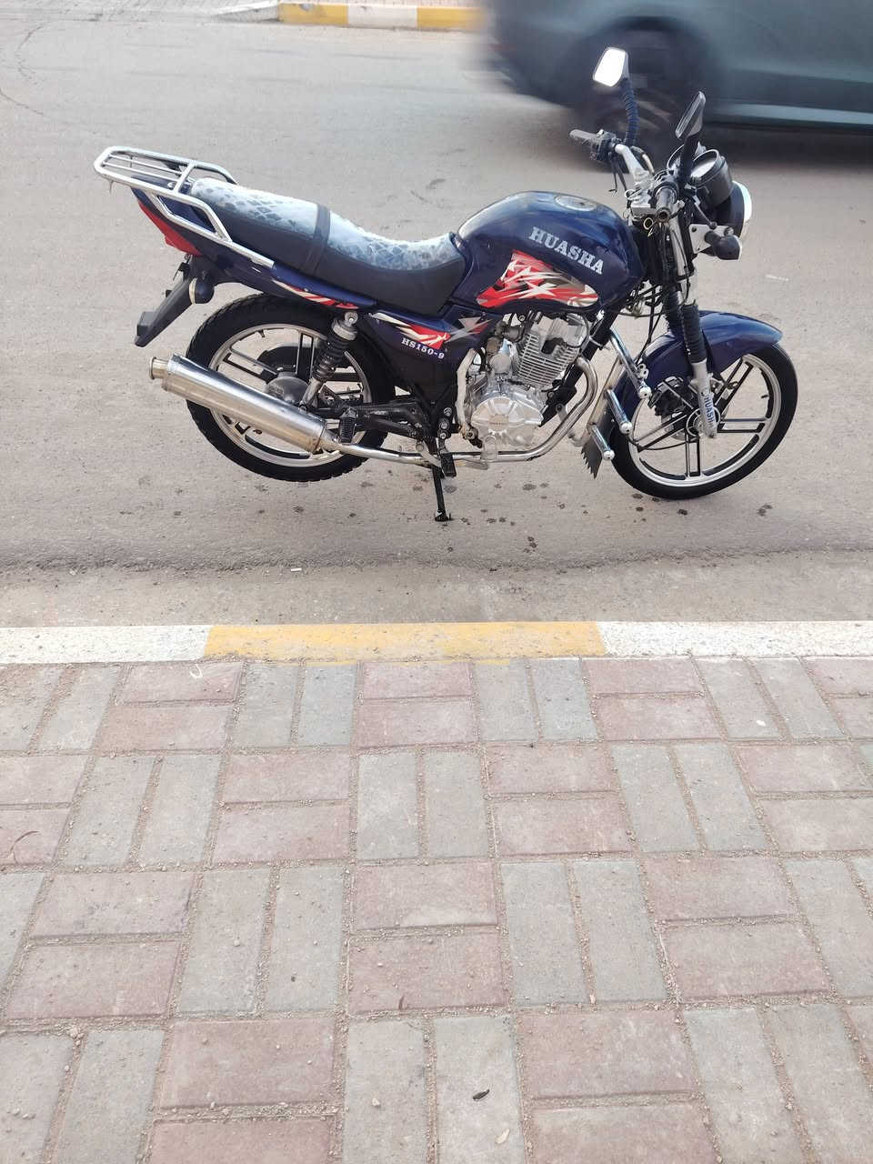 السلام عليكم ورحمة الله وبركاته دراجه للبيع نضيفه مثل ما موضح بلصورة دراجه مكفوله من سرقه و تجي تاخذها من باب البيت و أي مستمسك اني حاضر موديلها 22 سعرها 750 و بيها مجال      ***********
