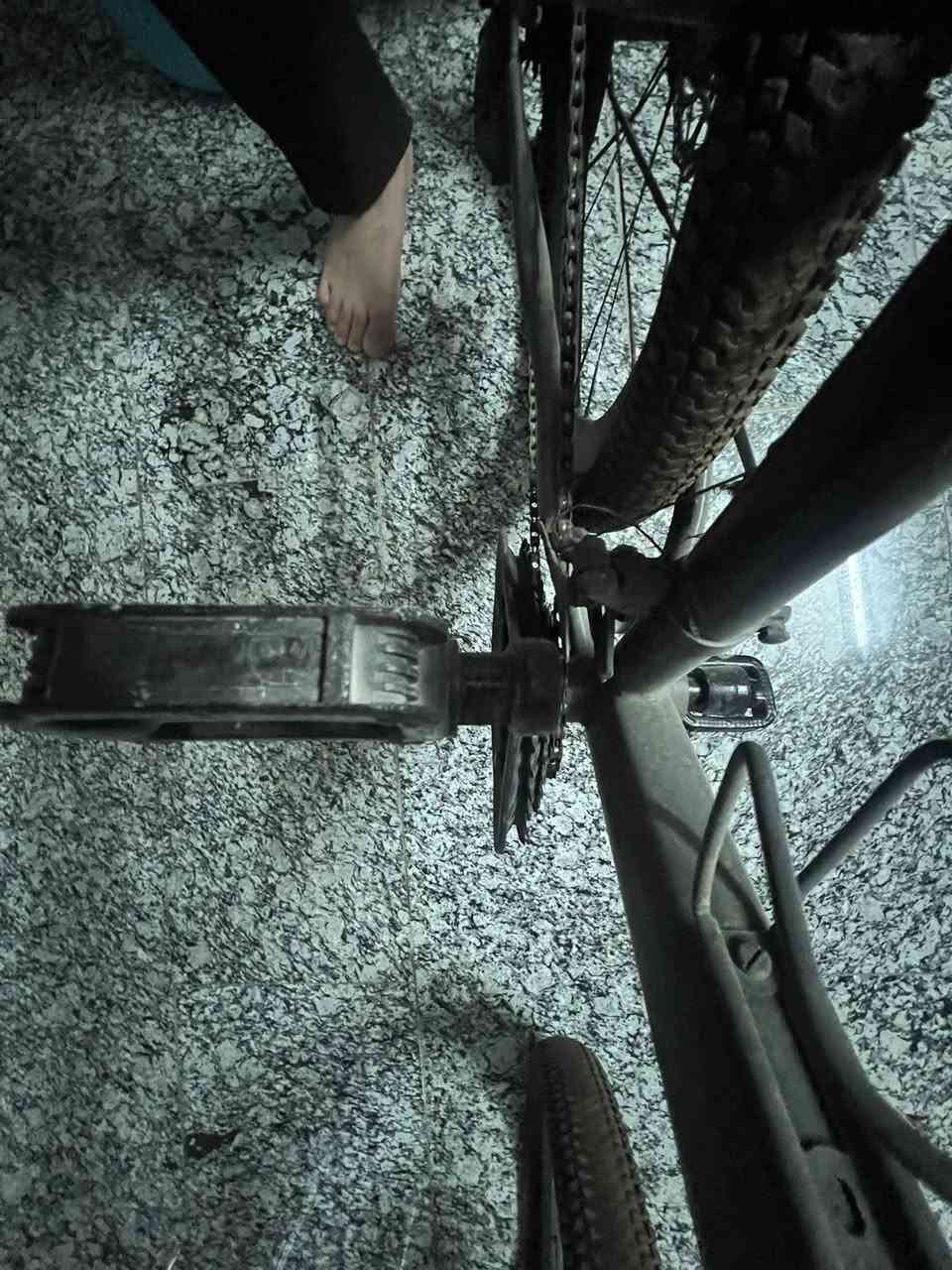 بايسكل للبييع على حطته السعر 45 وبي مجال بغداد حي جميله الرقم ***********
