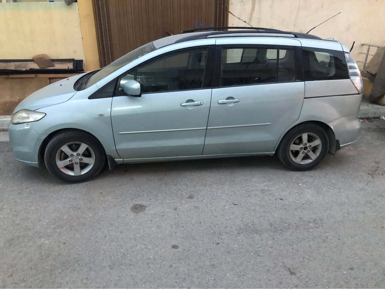 سەرەتا بە ناوی خوای گەورە فرۆشتن و گۆڕینەوە بە شتێک بە دڵم بێت ، مازدا 5 فاملی مۆدێل ٢٠٠٦گێڕ عادی 
سەنەوی تازەیە تا ٢٠٢٩ بەناوی خۆمەوەیە تەبرید لەسەر سویچ کارەباییاتی هەمووی مەزبوت 
گێڕو مەکینە و تەحویل و غەرامە بە شەرت 
جەمپێکی لە پشتەوە هەیە 
سەیارەکە زۆر جوانو پاکە  نرخیشی ٦٨گەڵاو معامەلەیەکی برایەنە.
بۆ پەیوەنی کردن
*********** دخان, السليمانية
