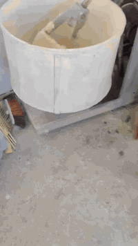 عجانه للبيع حوضها شغل عراقي ثقيل +
منضم + صونده + عفريت *********** فقط اتصال
