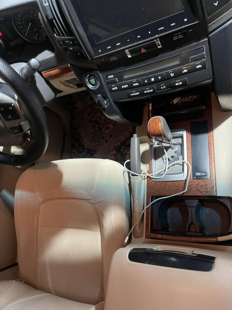 سلام عليكم 
لاندكروزر كاز 2015 v8 السياره محرك وكير بل كارتون مكفوله كفاله عامه حداديه مال شركه بل كارتون تخم تاير جديدالسياره ما تنفخ ولا تنقص رقم بصره بسمي تحويل بنفس اليوم ومعروفه مواصفات ال2015السعر 410وبيه مجال العنوان بصره زبير ***********
