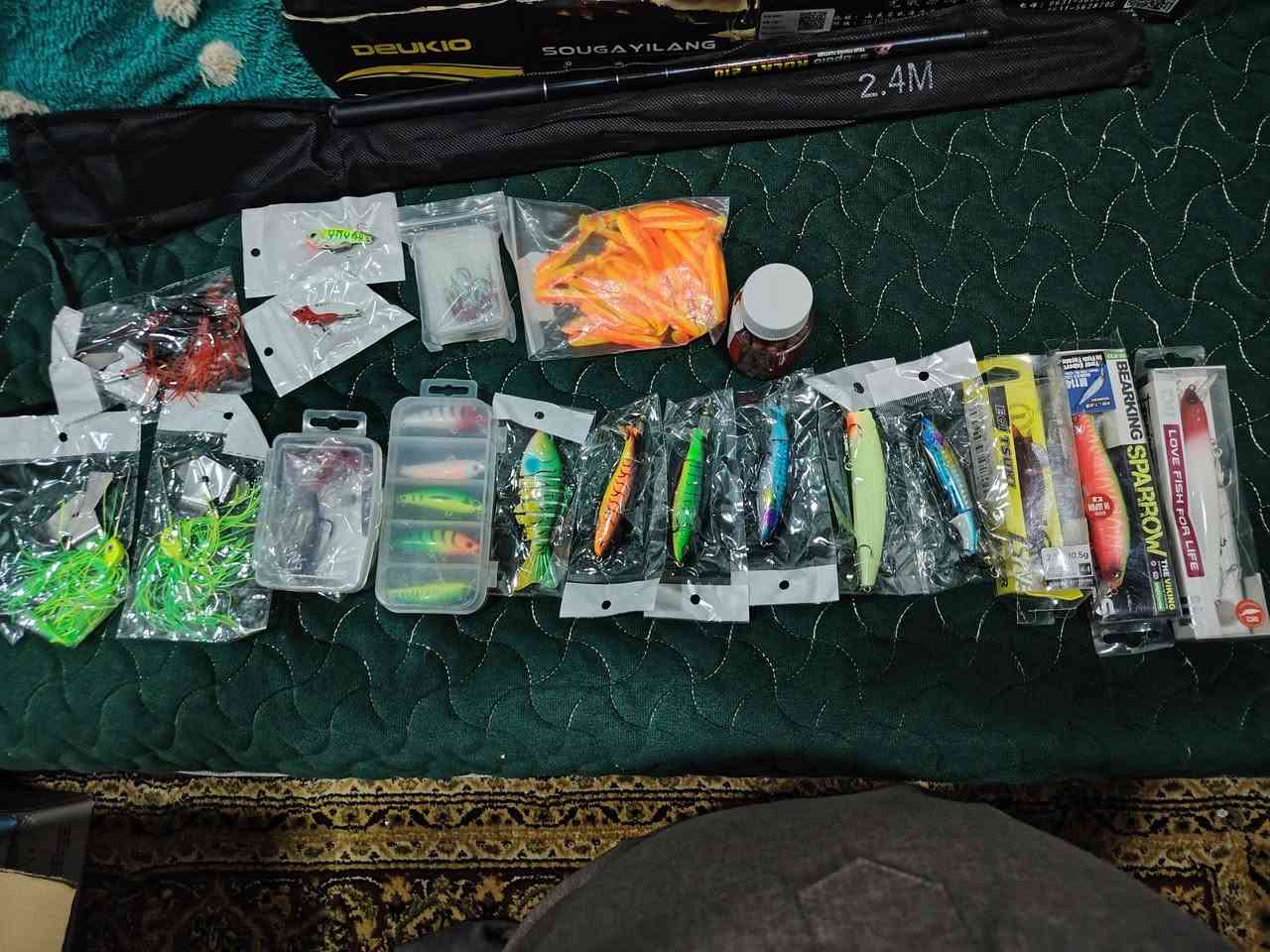 السلام عليكم اخوان شلعه متكونه
١. مكاين عدد ٢
٢. عصا عدد ٢
٣. خيط عدد ٤
٤.خداعات عدد ١٢ و٣ بكاتات
٥. جرص تنبيه صيد عدد٤
٦. سناره  كامله مع الماكنه ثابته  عدد ١
٧. استاند سحب عند الصيد عدد ١
اعل سعر ابيع لحد يكسر بيها


**إذا كنت صاحب هذا الإعلان وتريد حذفه لأي سبب، رجاءا أرسل رسالة إلى الدعم الفني**