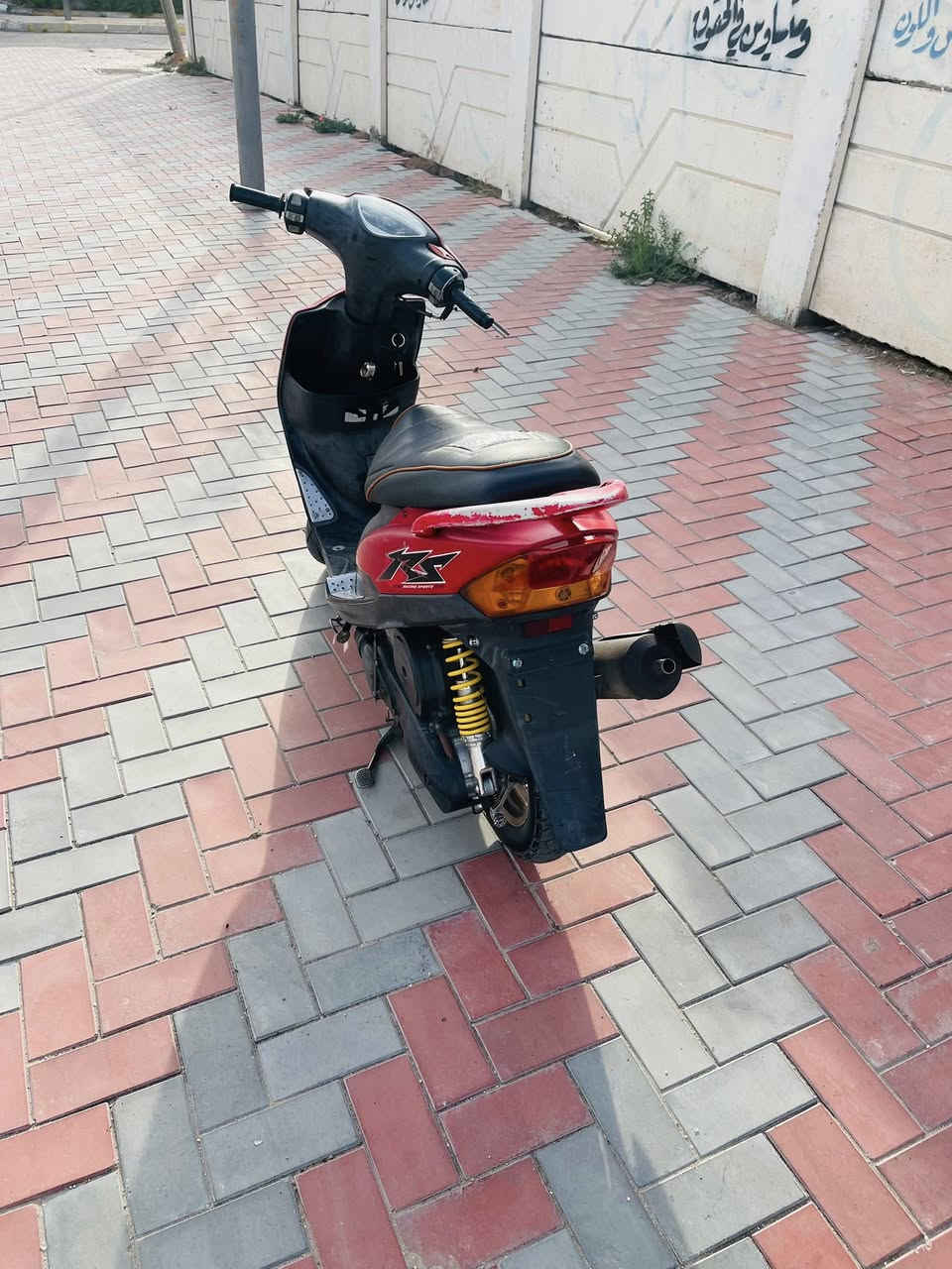 السلام عليكم دراجه لبيع الدراجه مزوده تزويد خارجي اصلي بوشه 49لو مميز مكاني كربلاء حي العامل رايده ب1250رقمي ***********  المو شراي لا يتعبني وتعبه
