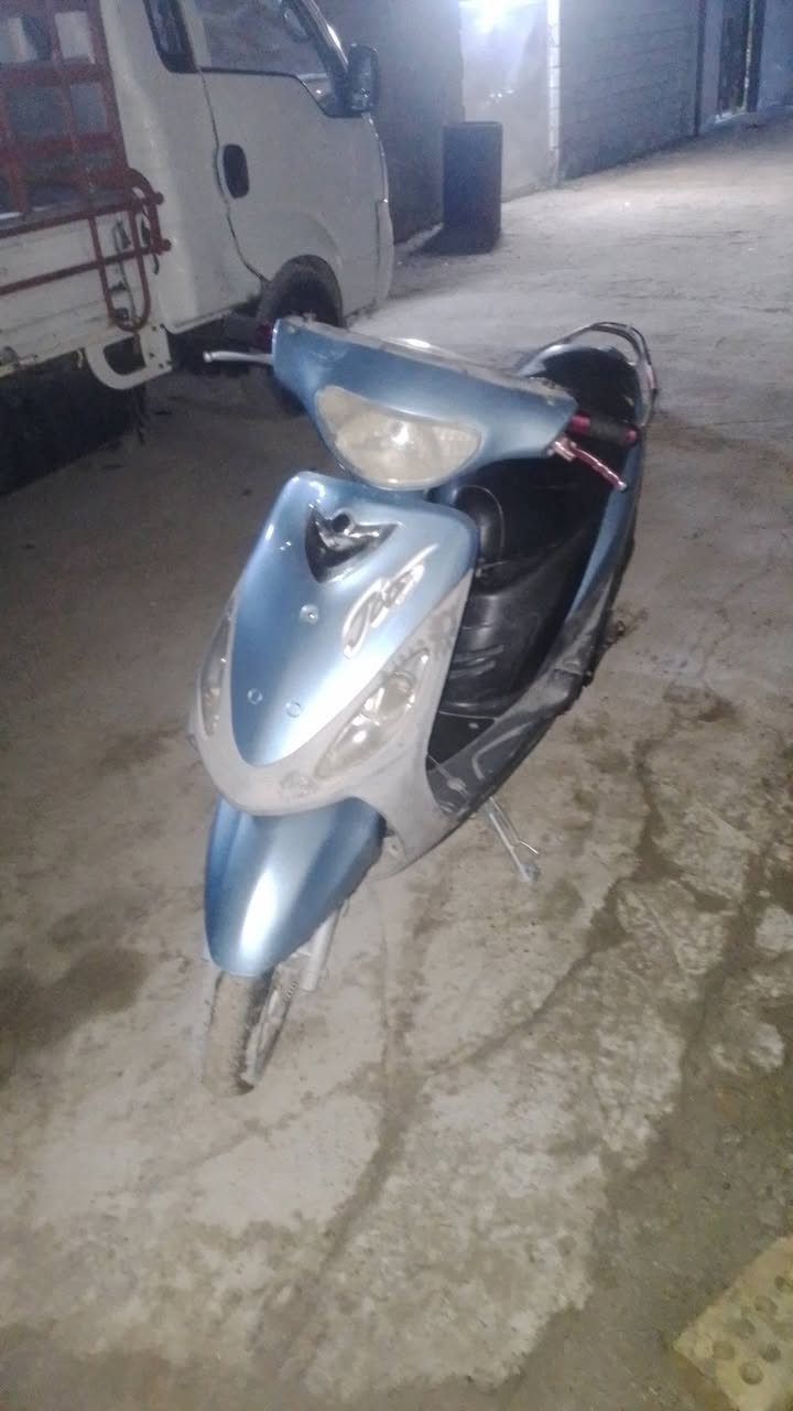 مرخص ابو اكروب سلام عليكم شباب جناي الدراجات نارية اخوان للبيع دراجة نارية ماكس جديده منغولي سرعه ١٢٠ محركه كهربائية شغاله هندر شغال كج بانزين شغال دبلات شغاله اشاير عالي ناصي شغال دبل رماش هورن شغال ابريك خلفي شغال سلف شغال نقصها بس عداد السرعه يعني واير مال قمجي ابريك امامي فقط الباقي شغال سعره ٥٠٠وبيه مجال حك الجيه مكاني الدوره حاليا عرب جبور ساكن عندي ماسنجر واتساب هذا رقمي كورك ***********
