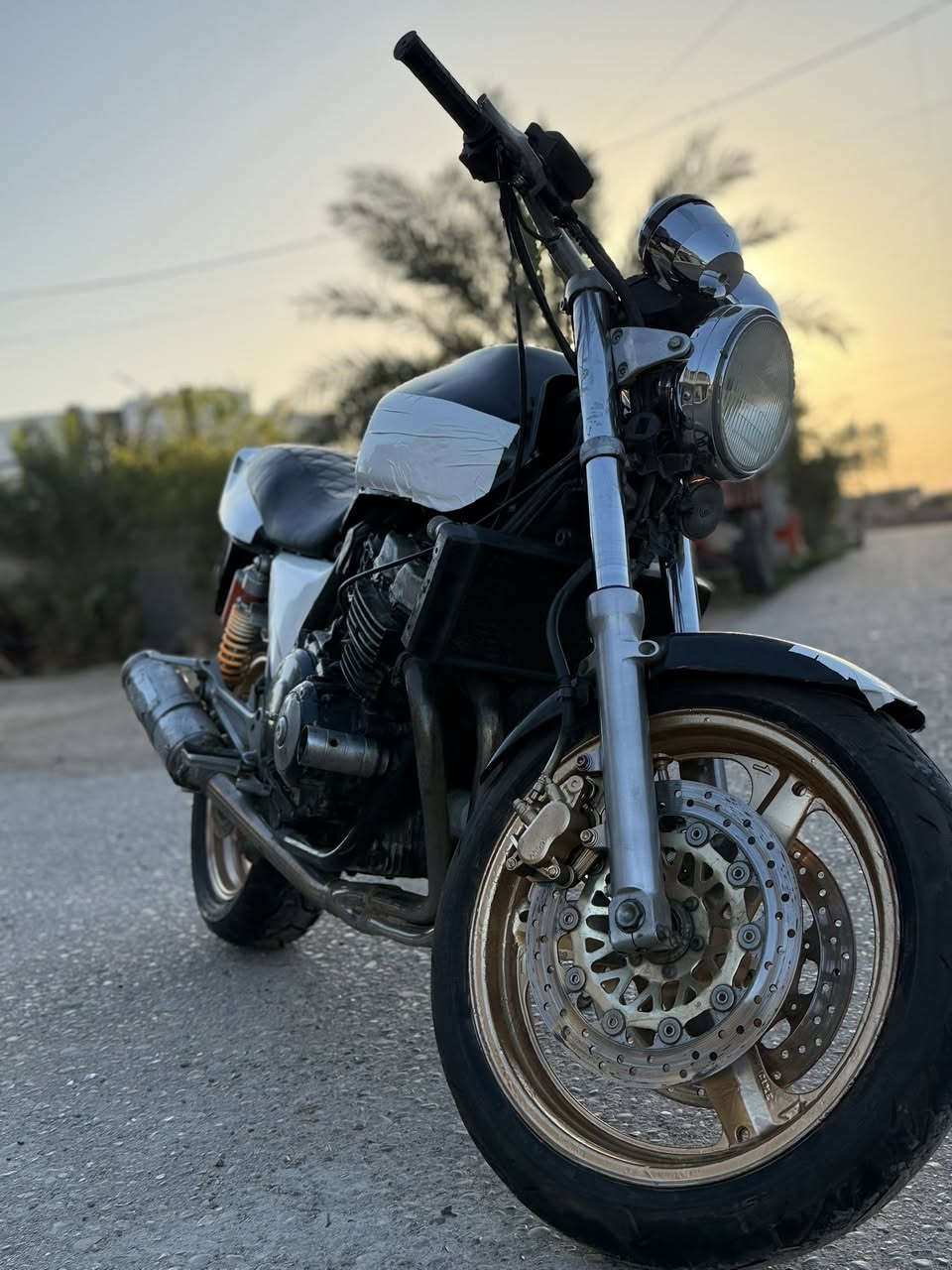 سلام عليكم سيبي فور 400 جيل اول 16ولف نشاط خير من الله نضافه مثل ما موضح بل صوره كهربائيات كلهه شغاله بس كابريترات يطوفن فقط تجي تجيك وتشلع عيوني السعر مليون 300 الاستفسار *********** واتساب ***********
