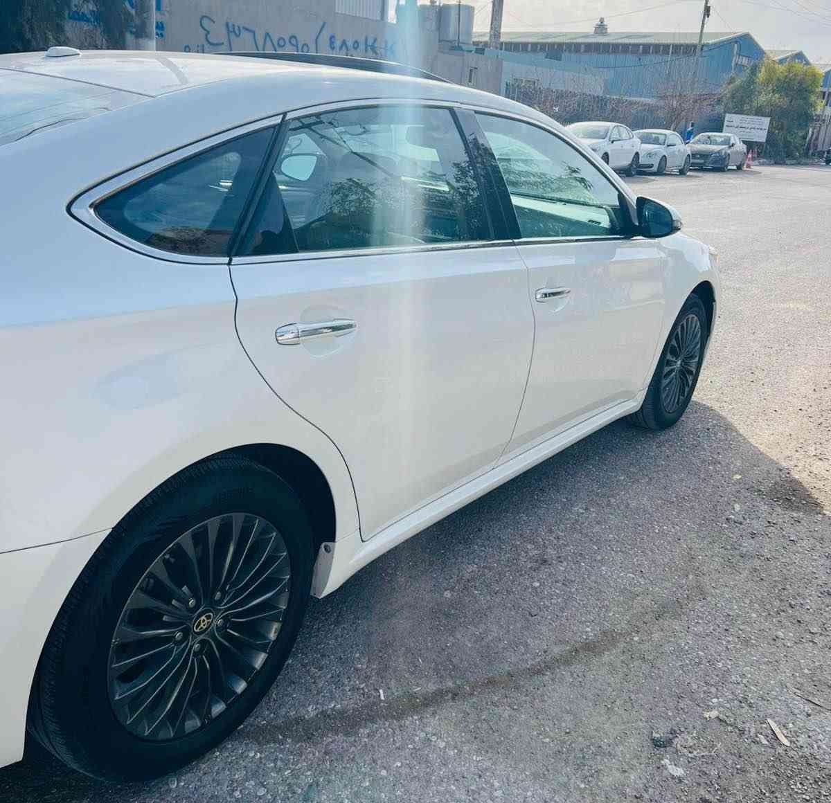 تویوتا ئەڤەلۆن 2018 
مواسەفات ئەمریکی 
تەنها بۆنیت بۆیاغە و دوو جێگای پی دی ئارە 
ئێرباگ سیستەمە
رەقەم و سنەوی و ژینگەی تازەیە تا ٢٠٢٩ 
سیارەکی پاک و بێ مەسروفە 
٢٢٠ وەرقە و مجالێکی کەم 
ژ. م. *********** أربيل, العراق
