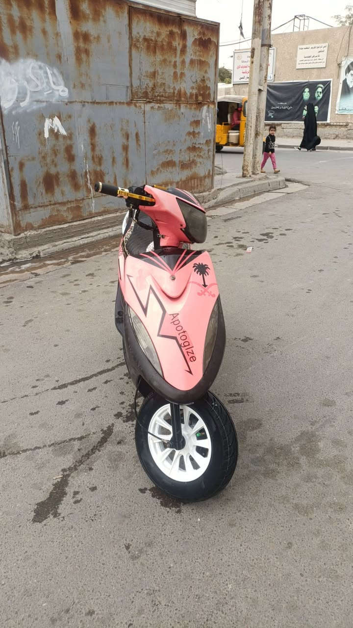 سلام عليكم
دراجه ماكس عدله 
الدراجه كمله كله شغاله 
ونضيفه حيل لا تنقيص ولا نضوح 
نكره سلف باي وقت دبلات جدد كفرات تجاري 
مكان بغداد هاذ رقمي بي وتساب ***********
