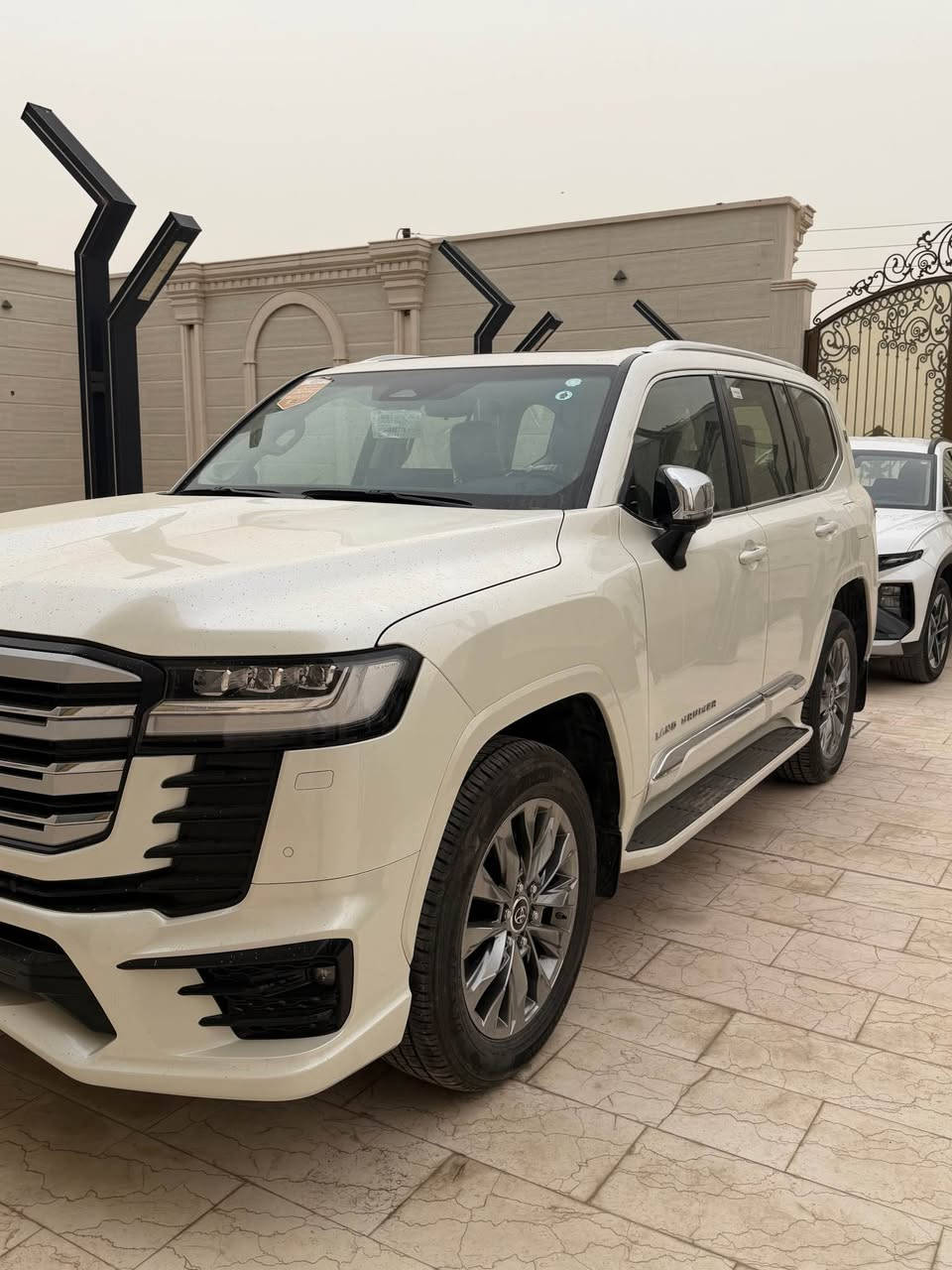السلام عليكم 
لاند كروز  للبيع  
vx s
2025 
السيارة  ساز  ام  الضمان  
ماشية  9,000 اخت  الزيرو  ع  وضع  الشركة 
السيارة  فول  لل  اخير  
اربع  كشنات  تبريد  تدفئة
شاشات  ام  التطبيق  
رادارات  
كامرات 360
سعرها  جوة  سعر الشركة  ب 50 ورقة 
العنوان  البصرة  
*********** البصرة, العراق
