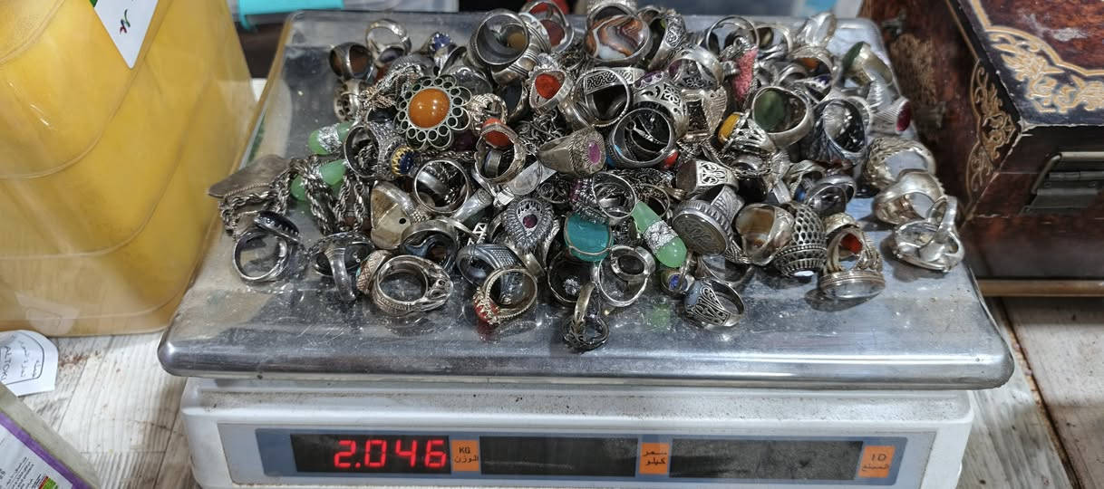 السلام عليكم ورحمة الله
من رخصت صاحب الكروب عندي 2.46 كيلو الفضة ابيع شلعه وحدة الراغب بالشراء يتصل على الرقم ***********
