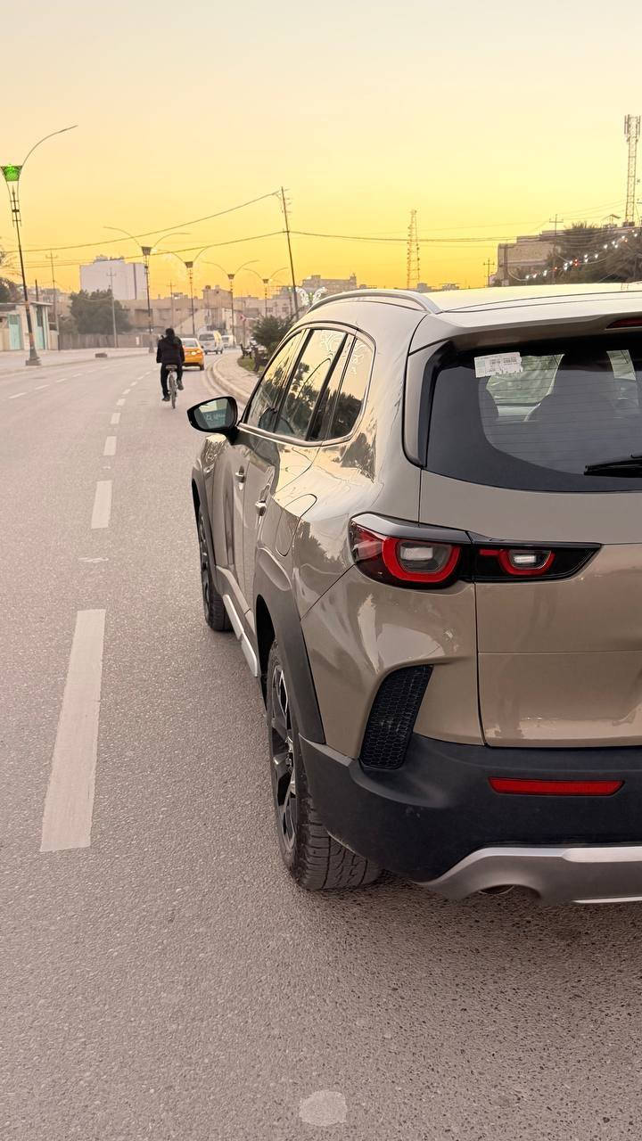 مازدا CX-50 موديل 2024 حادث خلفي بدون ايرباك سياره نظيفه وجديده مواصفات Meridian Edition
محرك 2.5 تيربو 
 فور ويل
فتحة سقف بانورما
كيج الكتروني
بصمة ابواب
فتح واغلاق ذكي بدون مفتاح
صندوق كهرباء 
بصمة تشغيل
بريك بصمة
شاشة دشبول ديجيتال
كير at
كاميرة خلفية
رادار امامي (تحديد مسار)
رادار جانبي (نقاط عمياء)
رادار خلفي (التحذير من الاصطدام)

ثلاث انظمة قيادة
NORMAL :
SPORT:
OFF-ROAD :
داخل مشمشي
كشنات جلد نابا
كشنات كهربائي
كشنات هيتر
كشن ذاكرة
قطعتين تبريد 
تحكم استيرن
مثبت سرعه
شاشه لمس كبيره
توقف ذاتي 
ماسحات اوتو
لايت اوتو
ترحيب وفتح وقفل ابواب اوتو
لايتات LED عدسة زينون بلادي
بكلايتات LED بلادي
وبعد هواي مواصفات والاهم ياباني ومتانه فول 
ماشيه 22 الف ميل صبغ فقط الصندوق 
السياره حره باسمي بدون رقم
مكان السيارة كربلاء
رقمي ***********
والسعر 210 ورقة 
((صورالحادث مرفقه بالمنشور)) كربلاء, العراق
